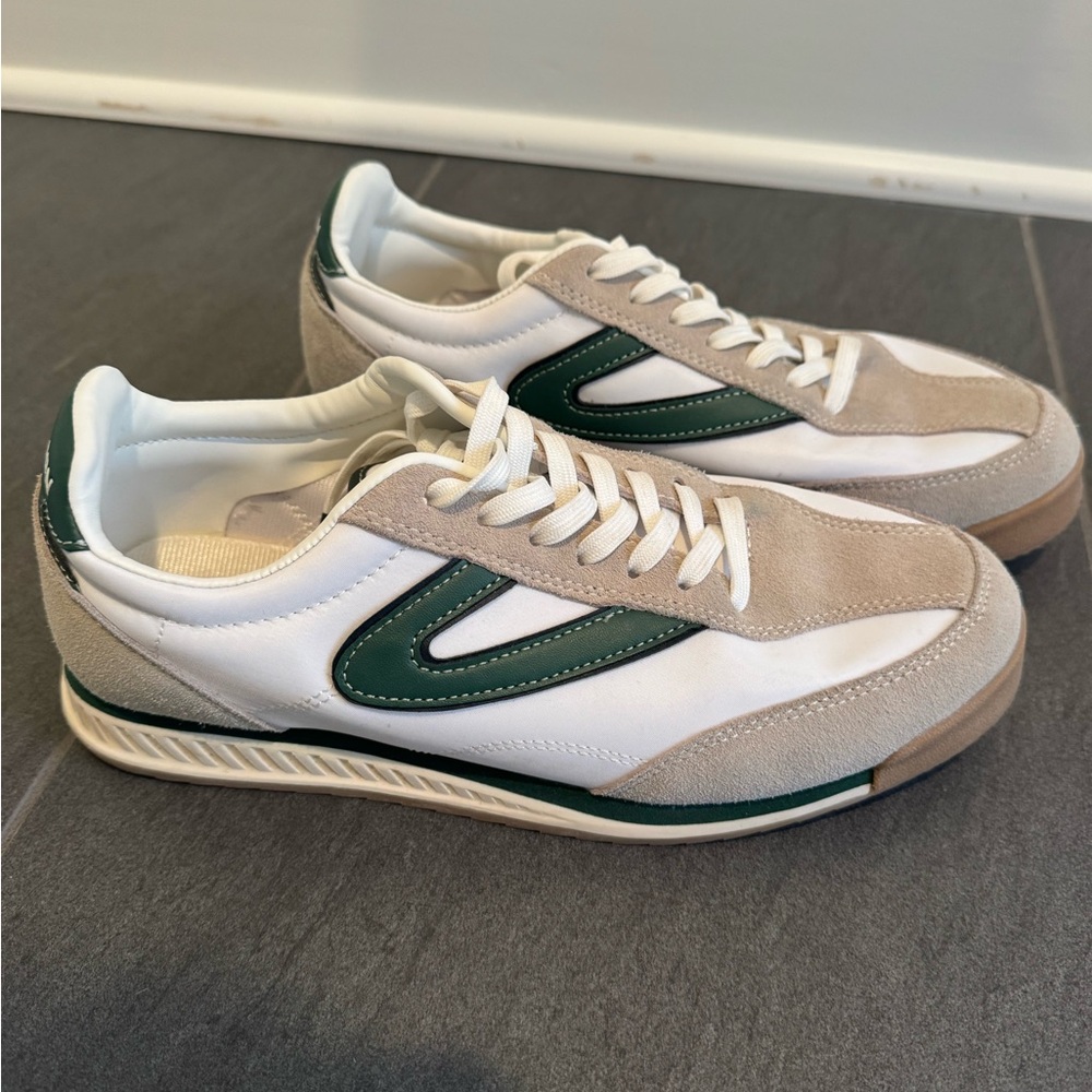 Women’s 8.5 Tretorn sneakers